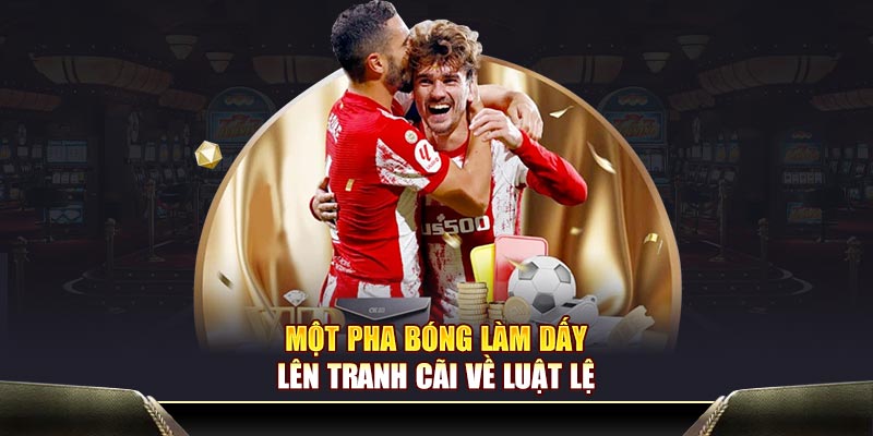 Một pha bóng làm dấy lên tranh cãi về luật lệ